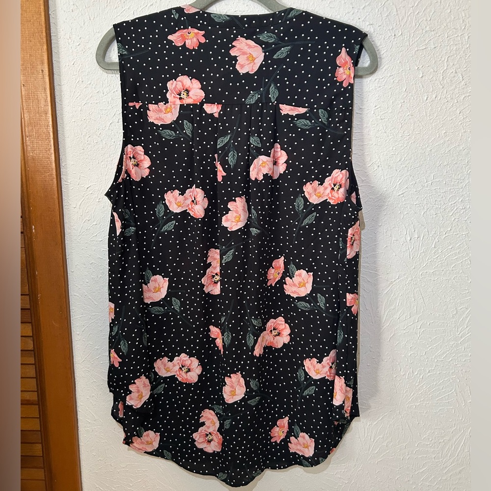 NWT Torrid Pink dot Floral Blouse - Picture 2 of 3